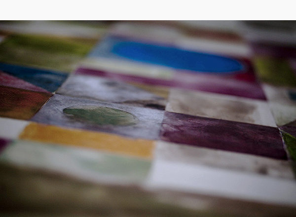 PAVIMENTO DIPINTO - Pavimento in resina a base calce dipinto con acquerelli e pastelli secchi